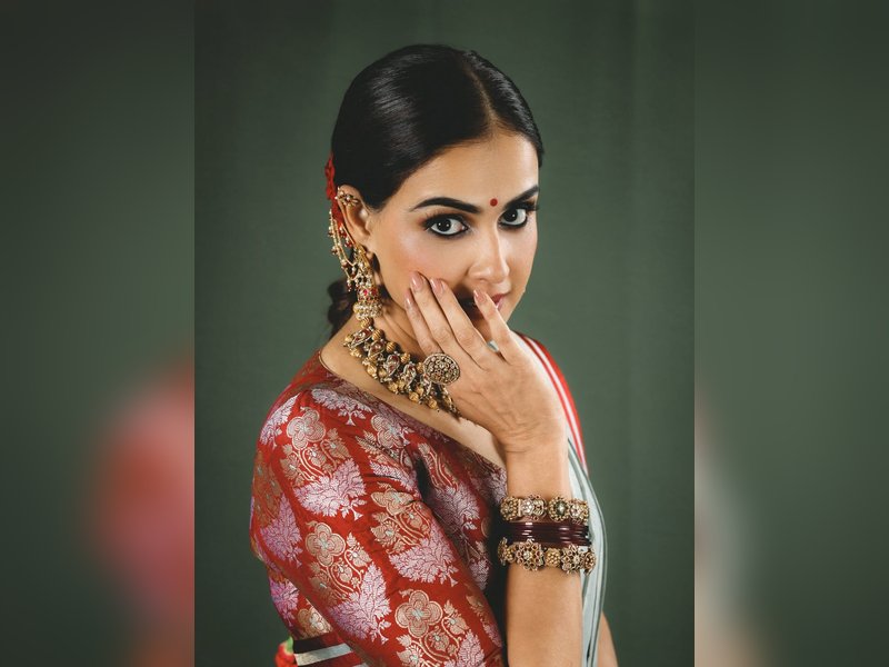 Genelia Deshmukh says 'some sentiments are beyond trends' as she shares one of her old songs