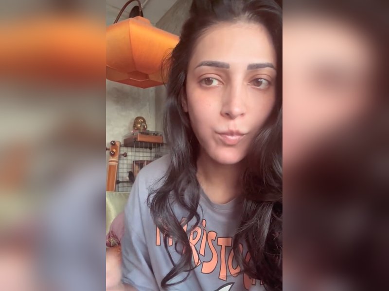 Shruti Haasan tries a fun snack recipe on her day off