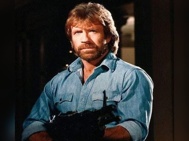 Akshay kumar, Chuck norris dies 