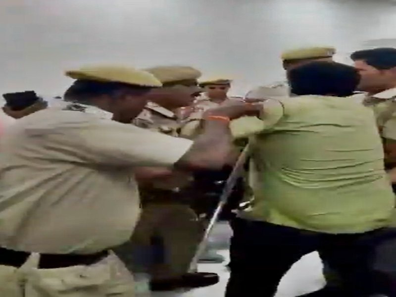 Police evict UNI staff from central Delhi office on 'court order'