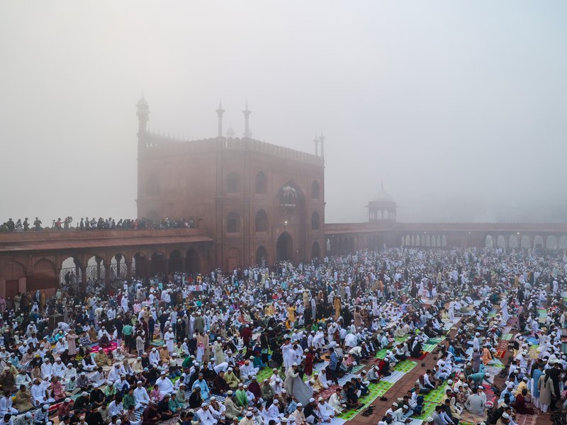 जामा मस्जिद में लोगों ने अदा की ईद-उल-फितर की नमाज, देश में अमन और भाईचारे की मांगी दुआ 
