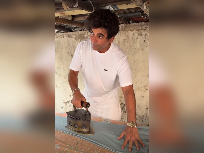 Sunil Grover says 'Achhe kapde pehna lo' as he turns into a  Presswala