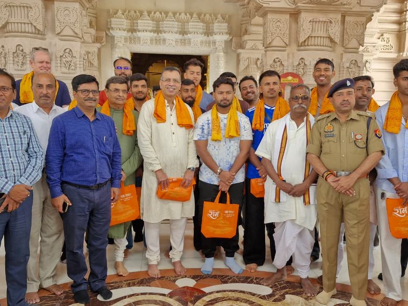 राम लला के दर्शन करने पहुंची लखनऊ सुपर जायंट्स की टीम, मालिक संजीव गोयनका और कप्तान पंत भी रहे मौजूद 