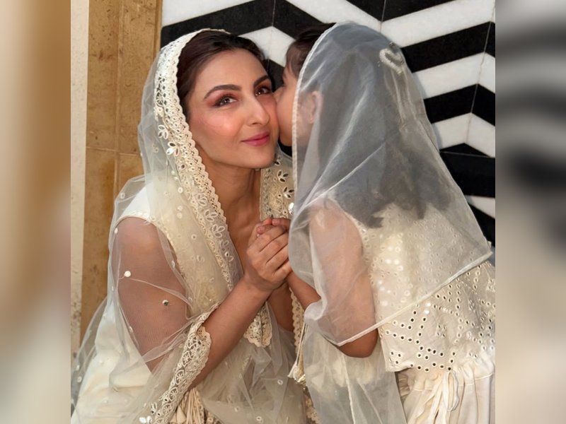 Soha Ali Khan twins with her little princess Inaaya this Eid, gets a sweet peck on the cheek