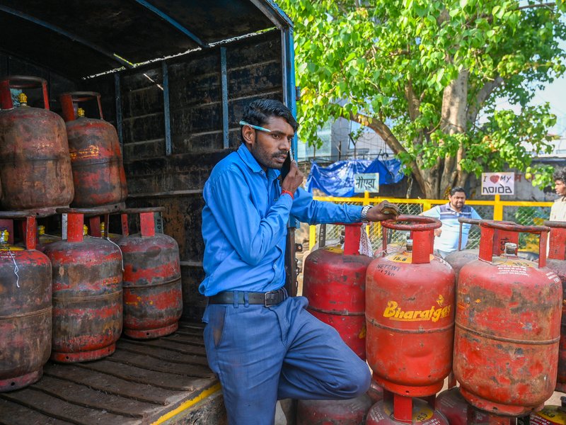 घरेलू एलपीजी की आपूर्ति सामान्य, पैनिक बुकिंग में आई गिरावट : केंद्र