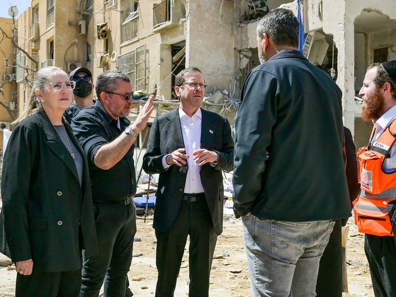 ईरानी हमले के बाद हालात का जायजा लेने पहुंचे राष्ट्रपति हर्जोग, ईरान को कड़ी चेतावनी दी