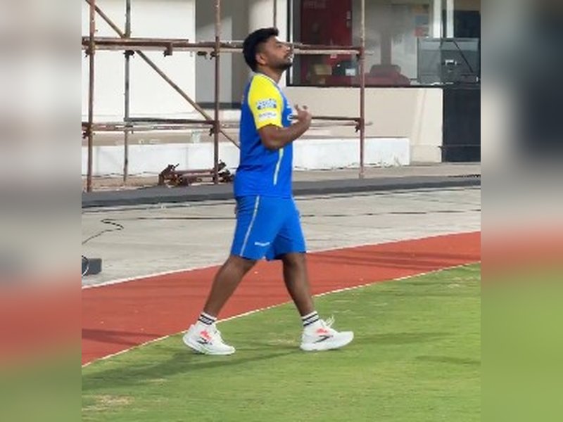 आईपीएल 2026: सीएसके के लिए सैमसन विकेटकीपिंग करेंगे या धोनी, अश्विन की पोस्ट से मिल रहा संकेत 