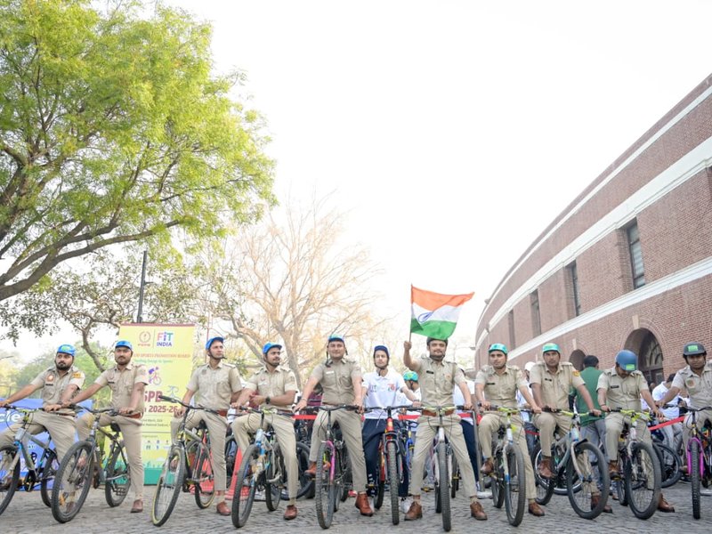 Forest Guards lead ‘Guardians of Nature’ theme at Fit India Sundays on Cycle event in Delhi