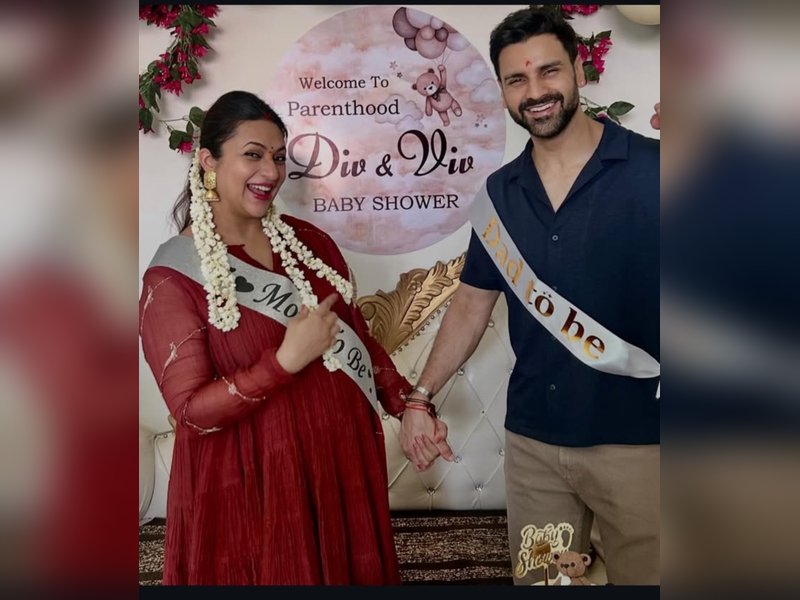 Mommy-to-be Divyanka Tripathi radiates pregnancy glow at surprise baby shower party 