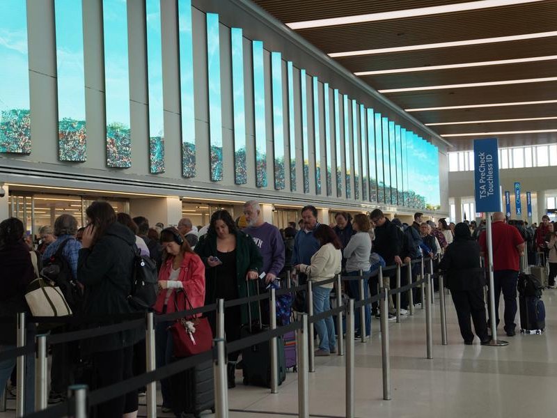 US Airport delays mount amid DHS shutdown; Trump deploys ICE agents