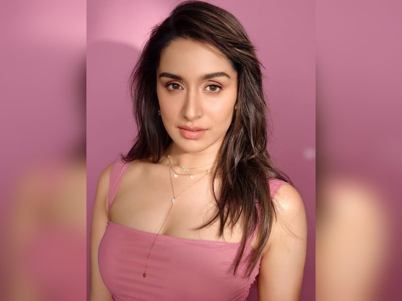 Shraddha Kapoor cheers on ‘maasi’ Padmini Kolhapure, celebrates her singing