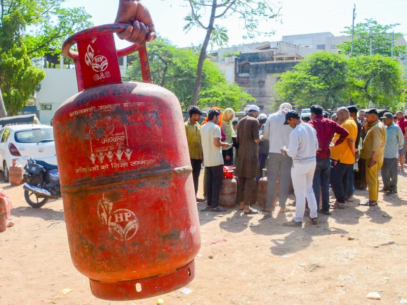 Jaipur LPG heist goes awry as thieves' scooty skids