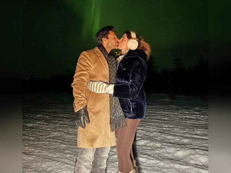 Newlyweds Nupur Sanan, Stebin Ben steal a kiss under the Northern Lights on honeymoon