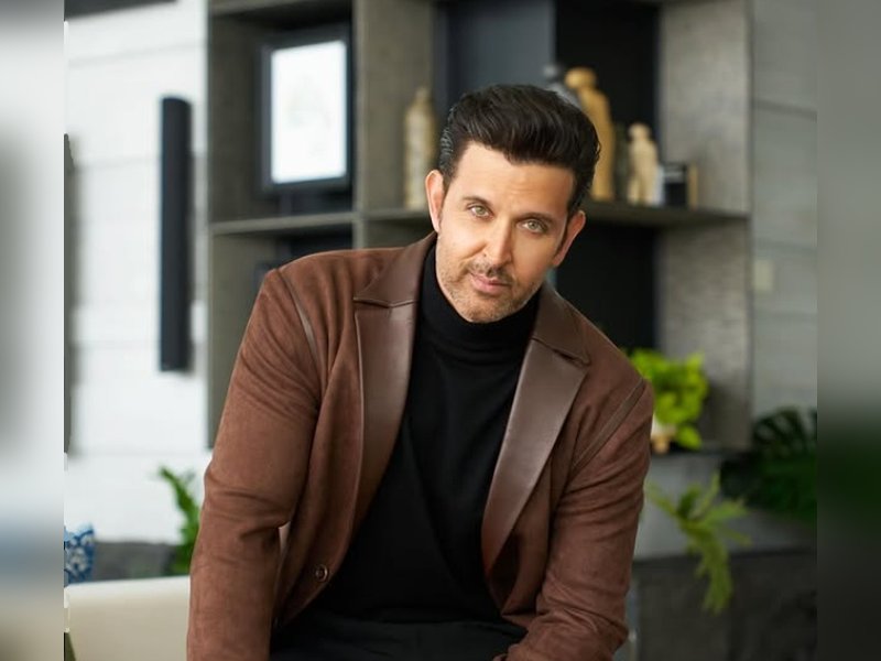 Hrithik Roshan throws idea to Ryan Gosling of hanging out with respective aliens buddies