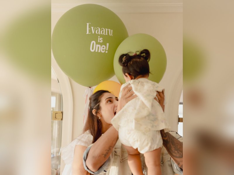 Athiya Shetty says 'Thank you for choosing us' as daughter Evaarah turns 1