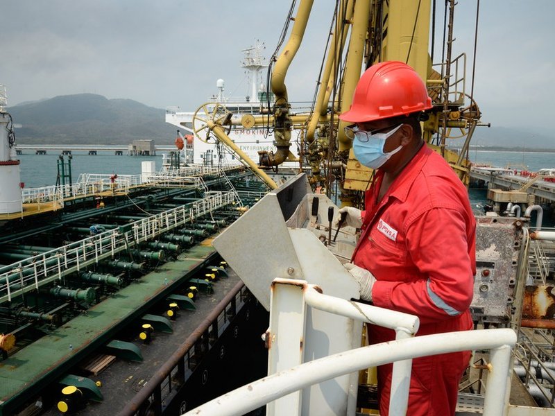 Oil markets volatile amid conflict fears, diplomacy hopes