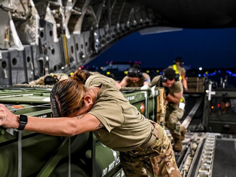 US accelerates low-cost arms stockpiling, retains high-end edge