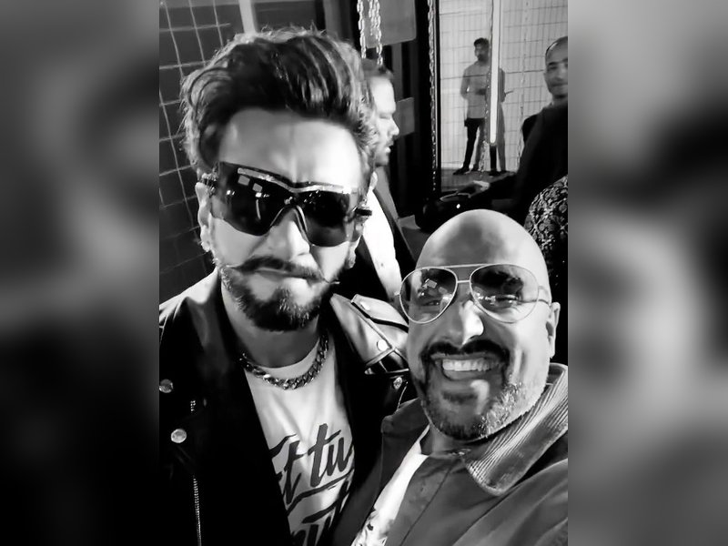 Ranveer Singh croons ‘Ari Ari Ari’ alongside OG hitmakers Bombay Rockers