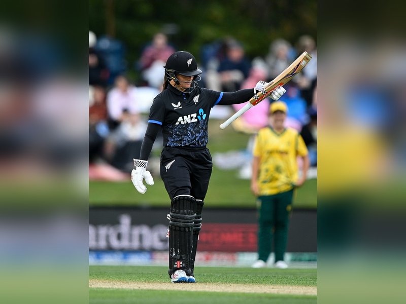 Amelia’s century powers NZ to 4-1 series win over SA