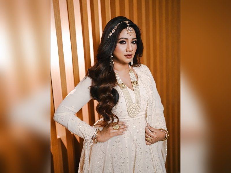 Shreya Ghoshal becomes India’s 1st female artiste in 3 decades to launch live album