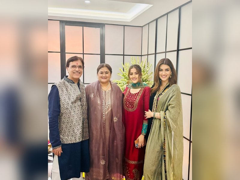 Kriti Sanon says 'I'm glad I got your gummy smile' as she wishes her father on his birthday