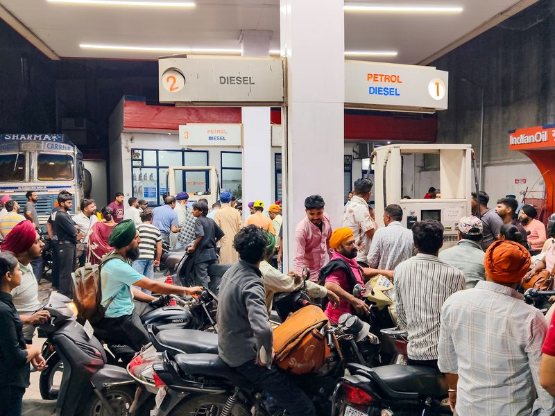 India holds fuel prices steady as US, UAE, Australia, Pakistan see sharp surge up to 85 pc