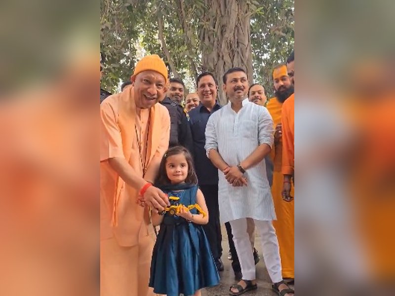 A toy bulldozer and a big smile: Little girl’s sweet gesture delights UP CM Yogi