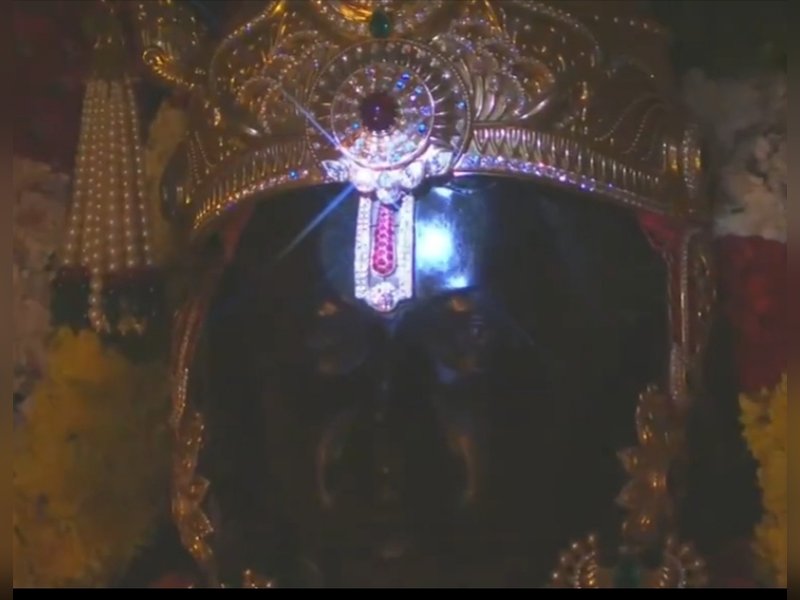 अयोध्या : अभिजीत मुहूर्त में रामलला का दिव्य ‘सूर्य तिलक’,श्रद्धालु भावविभोर