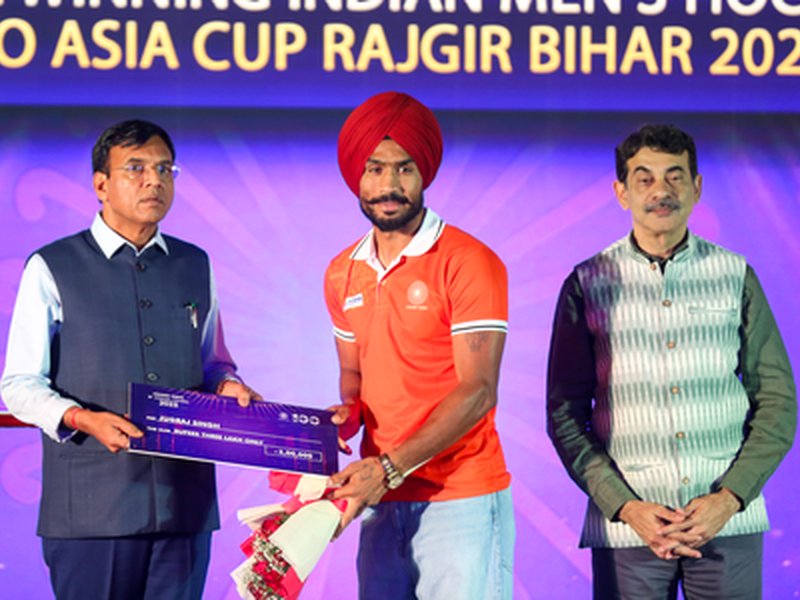 हॉकी इंडिया पुरस्कार: नवनीत, हार्दिक बने 'प्लेयर ऑफ द ईयर', जफर इकबाल को मिला 'लाइफटाइम अचीवमेंट अवार्ड'