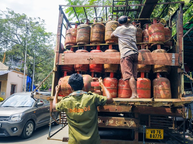 Over 54 lakh LPG refills delivered in a day, have sufficient stocks of petrol and diesel: Govt