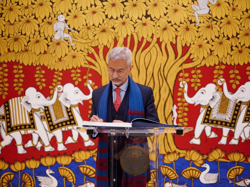 EAM Jaishankar visits Swami Vivekananda Cultural Centre in Paris