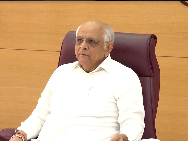 गुजरात : सीएम भूपेंद्र की अध्यक्षता में हुई हाई-लेवल मीटिंग, जरूरी चीजों की मात्रा और सप्लाई पर खास रिव्यू