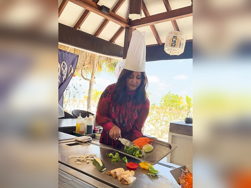 Hina Khan takes cooking lessons during her Maldives vacay