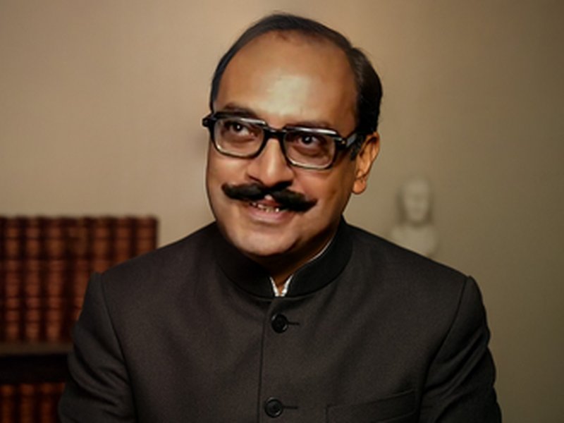 थिएटर के लिए रुपए जुटा सकें इसलिए फिल्मों में काम करते थे उत्पल दत्त, कुछ ऐसे सुधारी हिंदी 