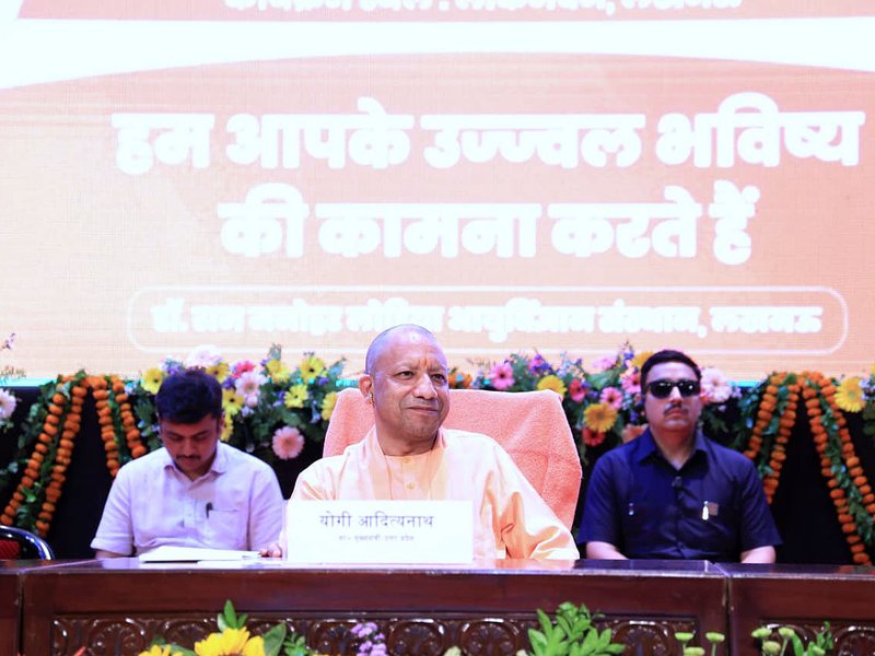 सीएम योगी ने 665 नर्सिंग अधिकारियों को सौंपे नियुक्ति पत्र, बोले - हमने दीं 9 लाख युवाओं को सरकारी नौकरियां