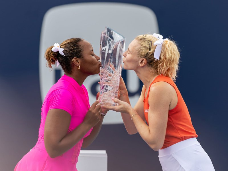 Siniakova-Townsend complete Sunshine Double with Miami title