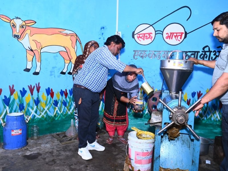  गोबरधन योजना: बायोगैस संयंत्रों ने बदली यूपी के गांवों की तस्वीर, स्वच्छता के साथ आय और रोजगार में बढ़ोतरी