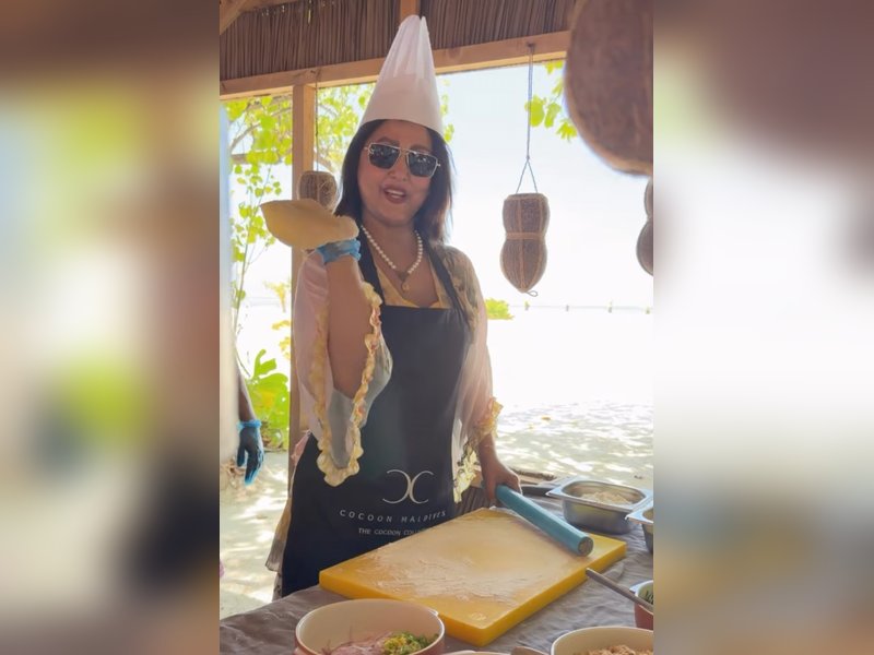 Hina Khan flaunts ‘gol rotis’ while on luxurious vacation in Maldives
