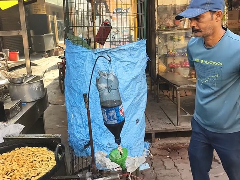 Prayagraj vendor makes ‘magical stove’ using waste engine oil