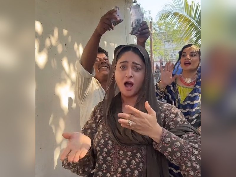 Mahhi Vij channels her inner Sridevi as she recreates ‘Naam Mera Premkali’ with ‘Seher’ cast
