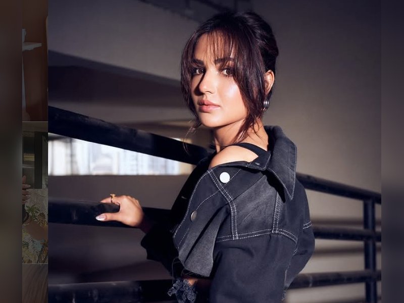 Jasmine Bhasin says ‘samundar mein naha ke bhayankar tan ho gayi hoon