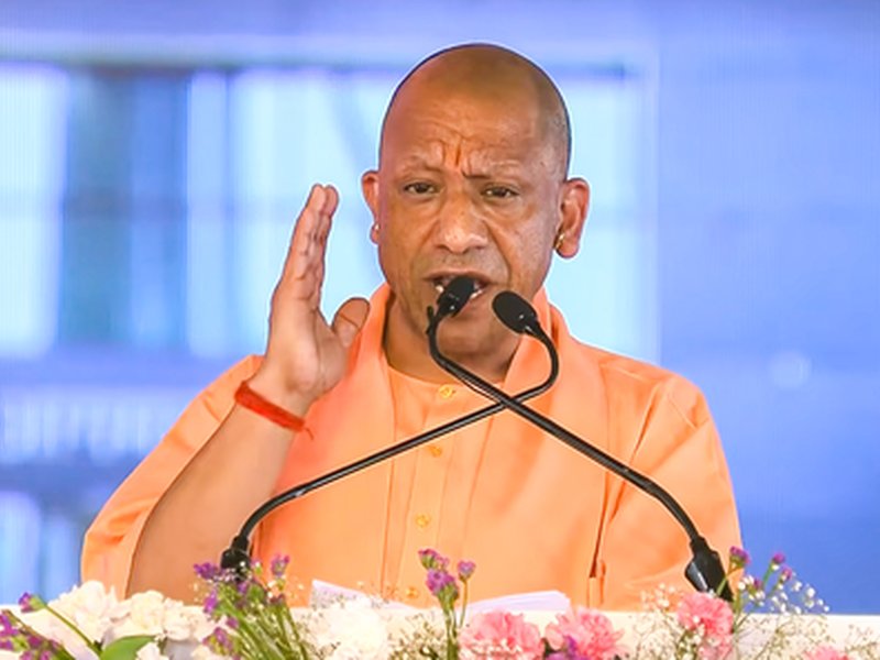 सीएम योगी ने बेमौसम बारिश से परेशान किसानों का जाना हाल, नुकसान का मुआवजा दिलाने के दिए निर्देश