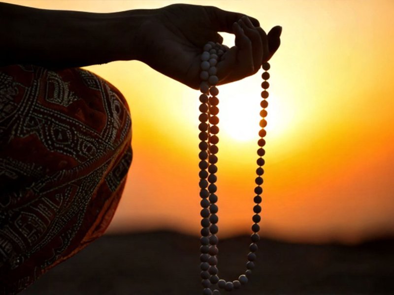 मां अम्बे की कृपा से जीवन की हर बाधा होगी दूर, बस सही तरीके से करें इन मंत्रों का जाप