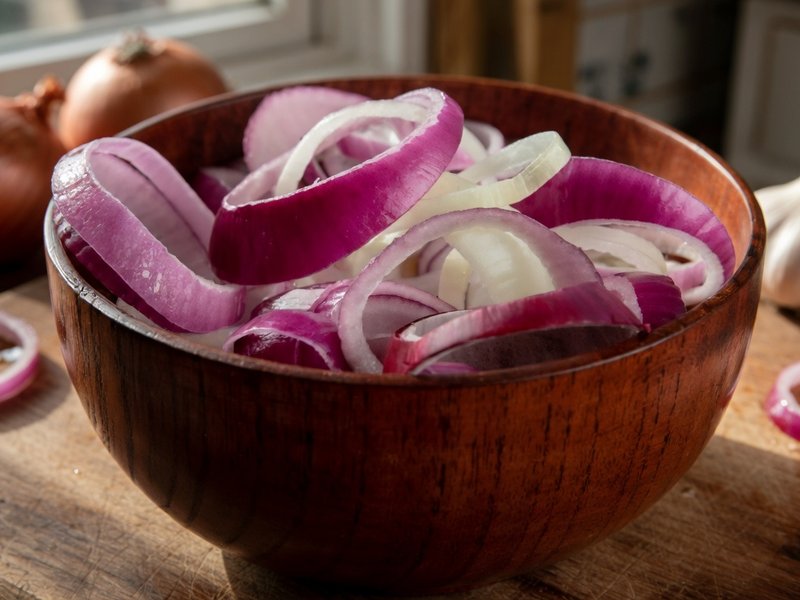   हर किसी के लिए फायदेमंद नहीं कच्चा प्याज, इन लोगों को हो सकता है नुकसान