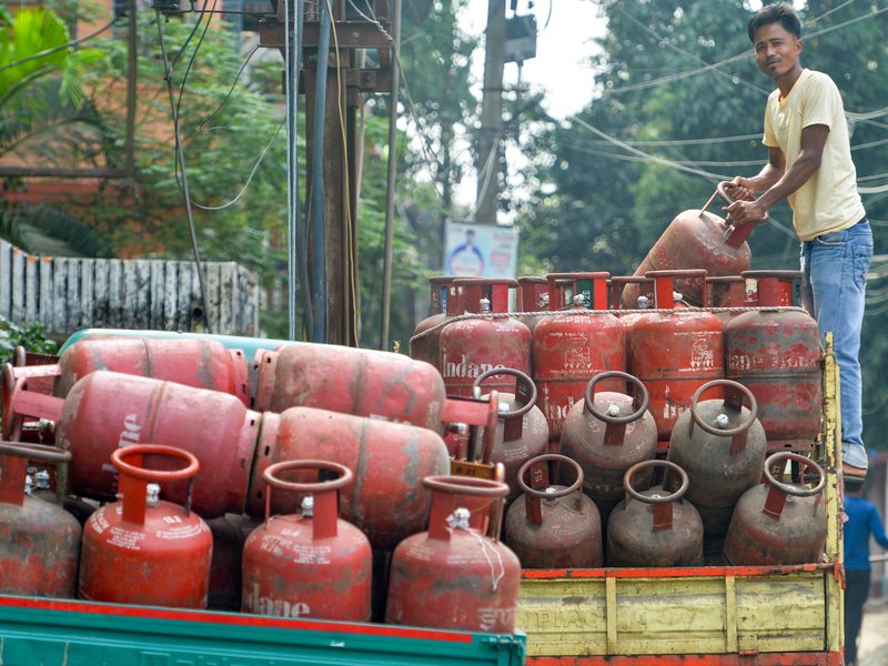 21 states carrying out press briefs to counter misinformation around LPG: Centre