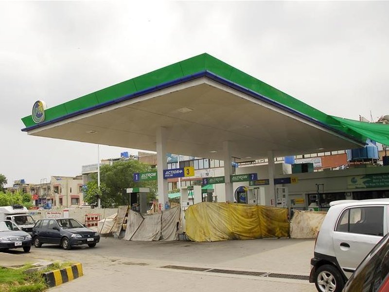 Rights body slams Pakistan fuel price hike amid surging inflation