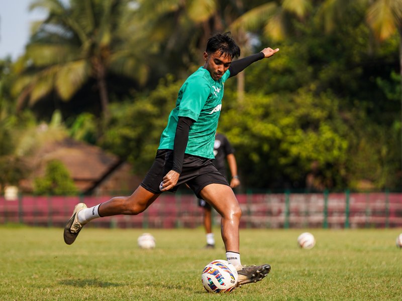 Bengaluru FC get ready to take on Manolo Marquez’s FC Goa at the Pandit Jawaharlal Nehru Stadium in Fatorda on Saturday.  Photo credit: Bengaluru FC