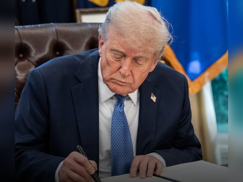 Trump signs order to save college sports