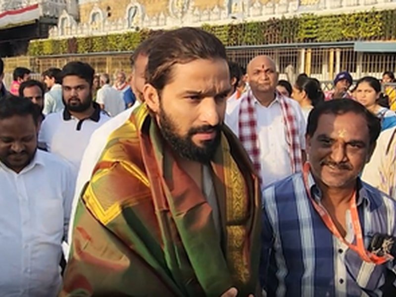 आईपीएल 2026: सीएसके के खिलाफ मैच से पहले आरसीबी के कप्तान रजत पाटीदार और जितेश शर्मा तिरुमाला मंदिर पहुंचे