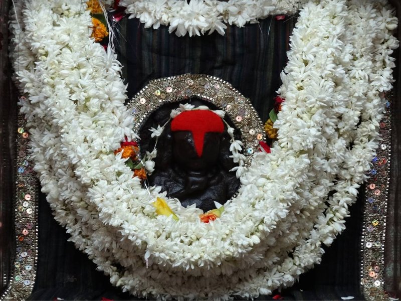 शिवनगरी काशी में विराजते हैं 'बटुक भैरव', प्रसाद में चढ़ता है टॉफी- बिस्किट और खिलौने, दर्शन से दूर होते संतान के कष्ट  